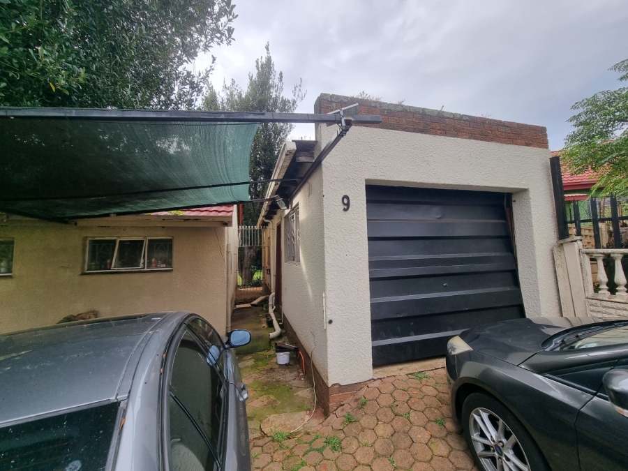 To Let 3 Bedroom Property for Rent in Lindhaven Gauteng