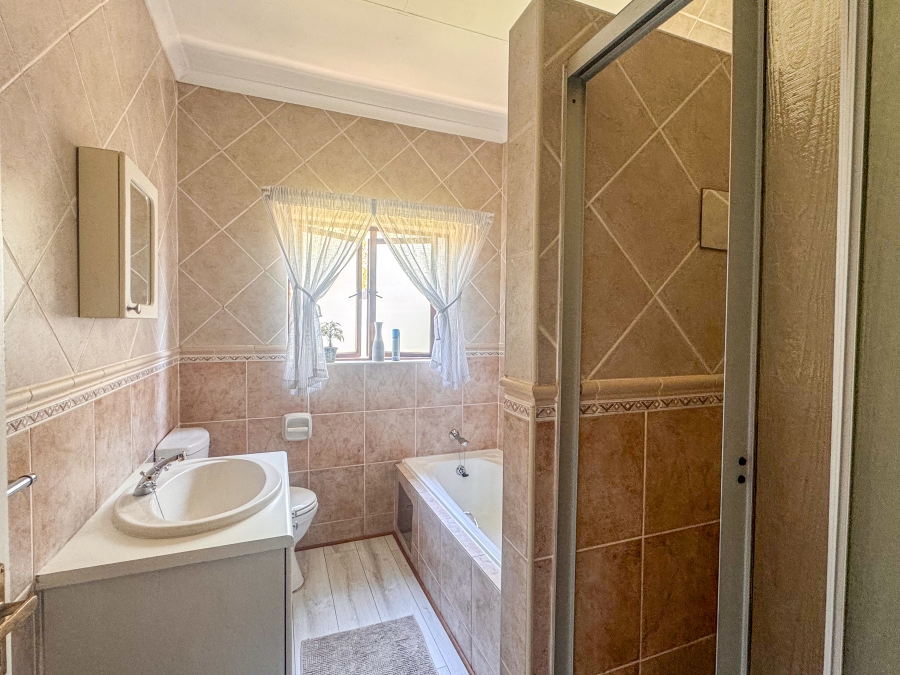 2 Bedroom Property for Sale in Silver Lakes Golf Estate Gauteng