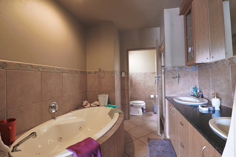 3 Bedroom Property for Sale in The Glades Gauteng