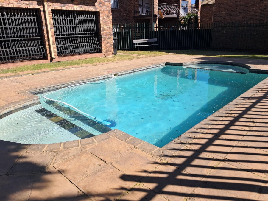 2 Bedroom Property for Sale in Sonneveld Gauteng