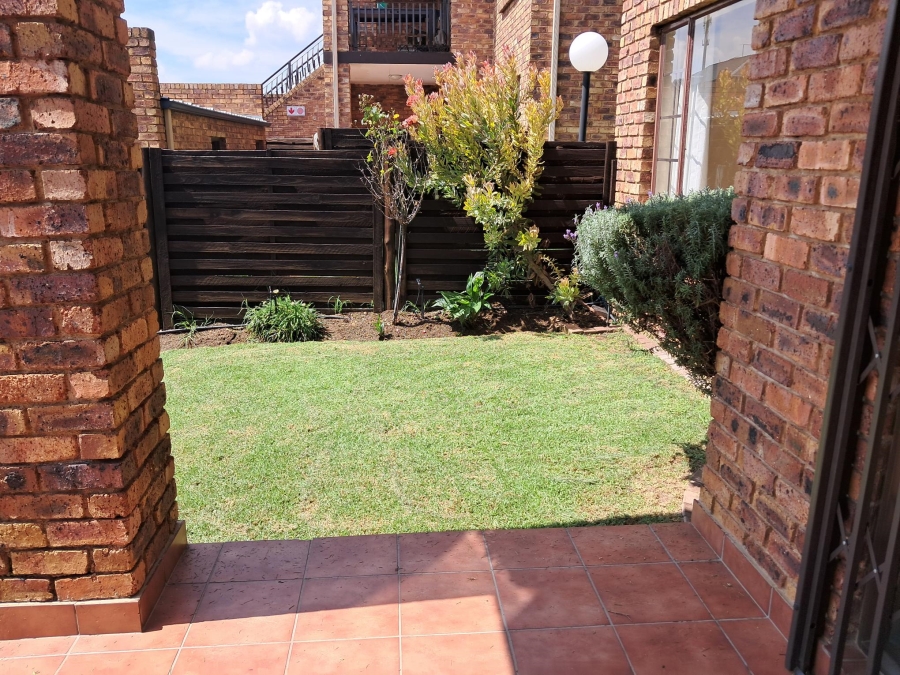 2 Bedroom Property for Sale in Sonneveld Gauteng