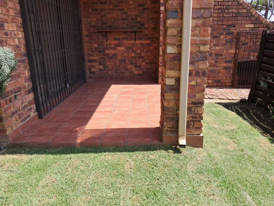 2 Bedroom Property for Sale in Sonneveld Gauteng