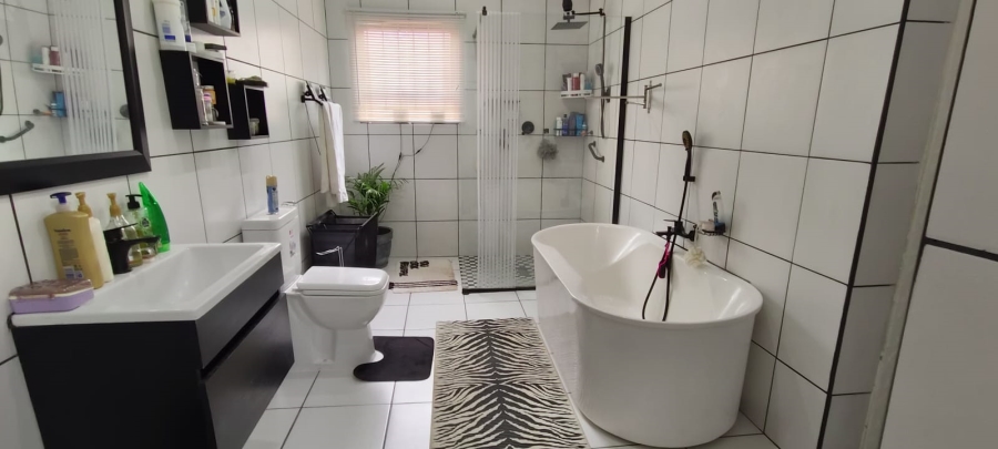 4 Bedroom Property for Sale in Hillshaven Gauteng