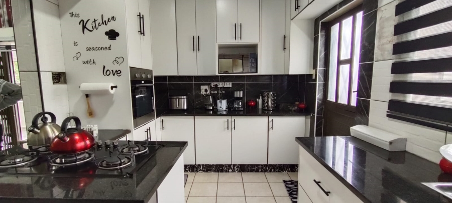 4 Bedroom Property for Sale in Hillshaven Gauteng