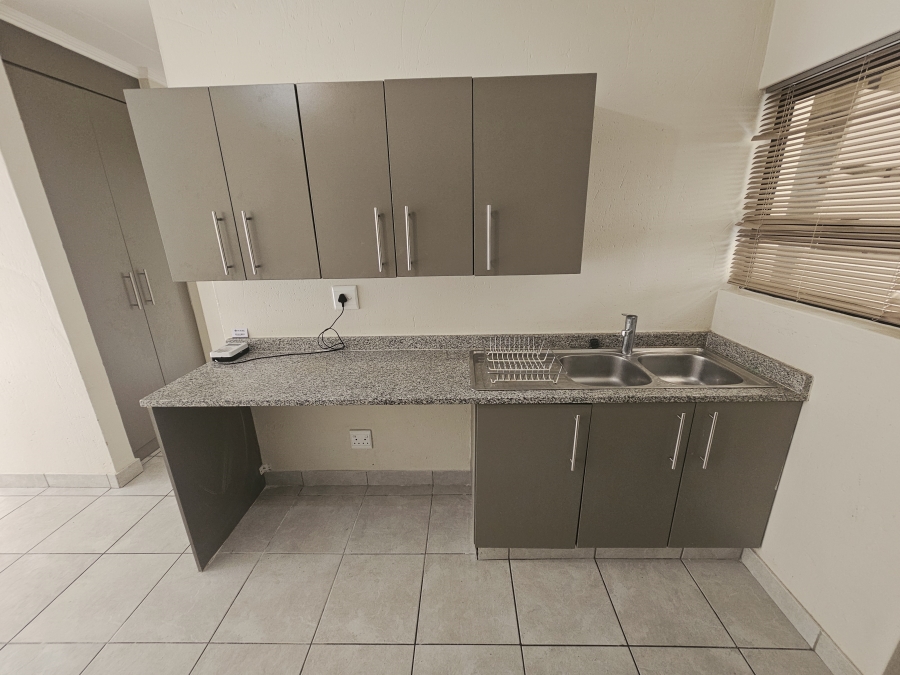 2 Bedroom Property for Sale in Beverley Gauteng