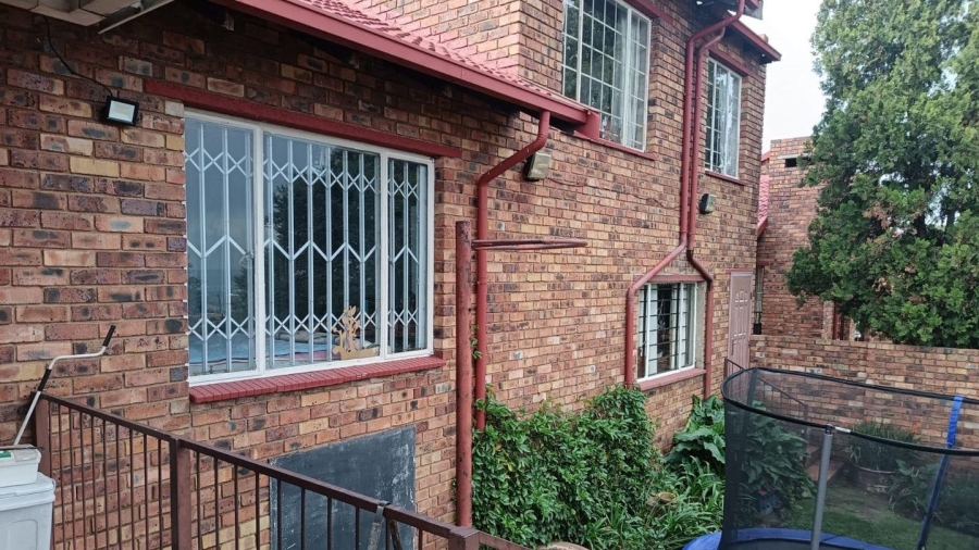 4 Bedroom Property for Sale in South Crest Gauteng