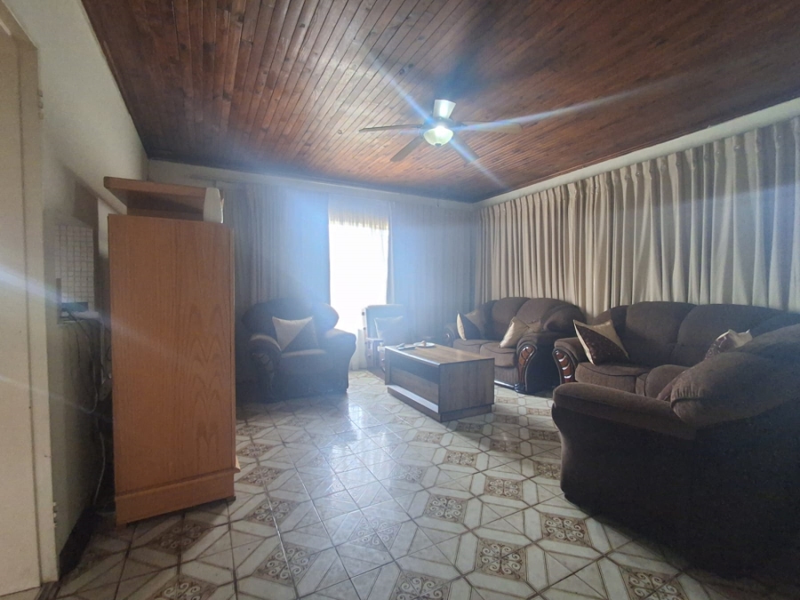 8 Bedroom Property for Sale in Bedworth Park Gauteng