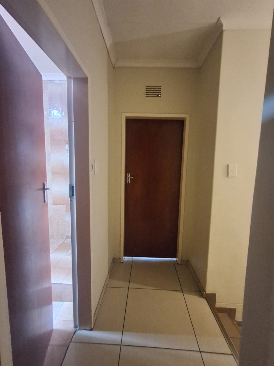 8 Bedroom Property for Sale in Bedworth Park Gauteng