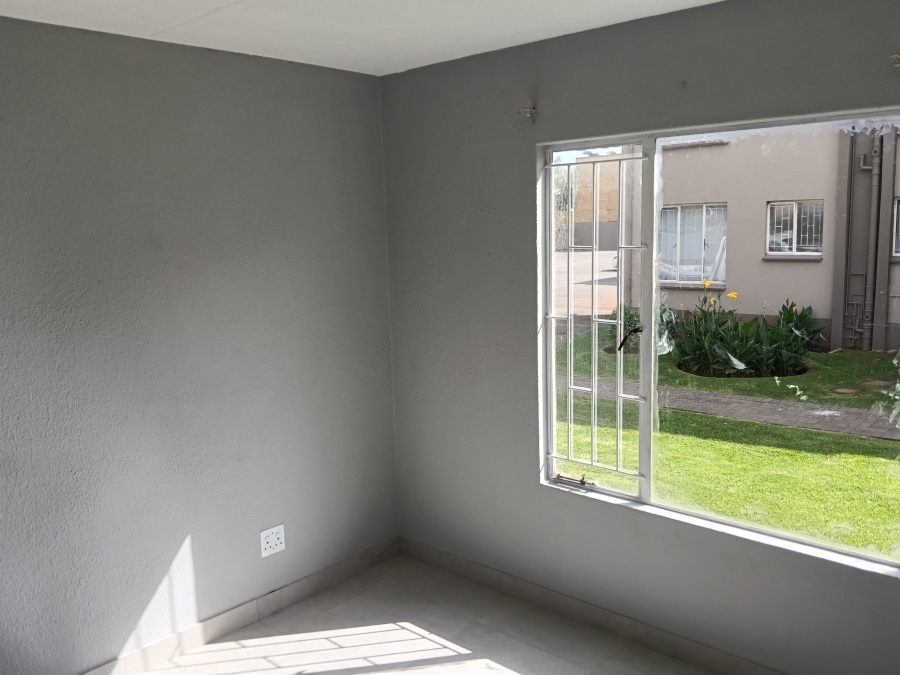 2 Bedroom Property for Sale in Lakefield Gauteng