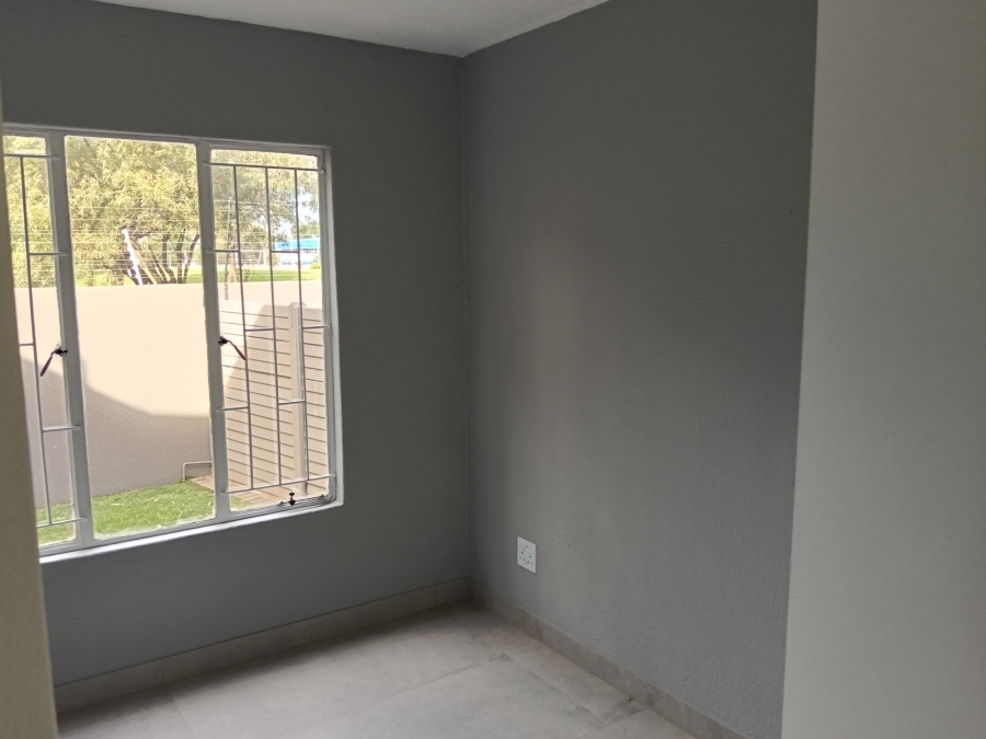 2 Bedroom Property for Sale in Lakefield Gauteng