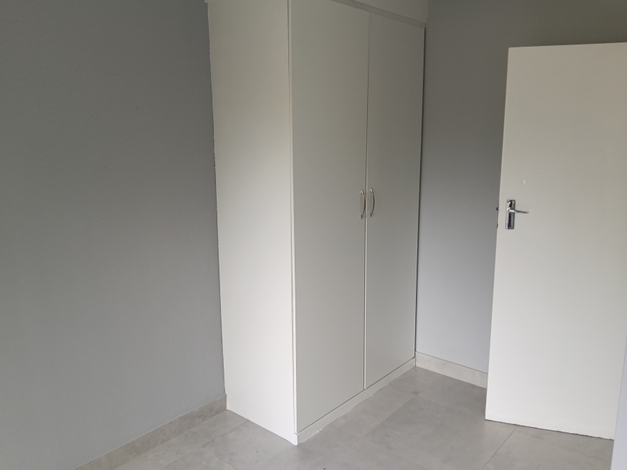 2 Bedroom Property for Sale in Lakefield Gauteng