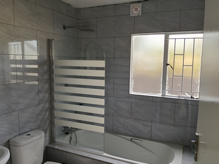 2 Bedroom Property for Sale in Lakefield Gauteng