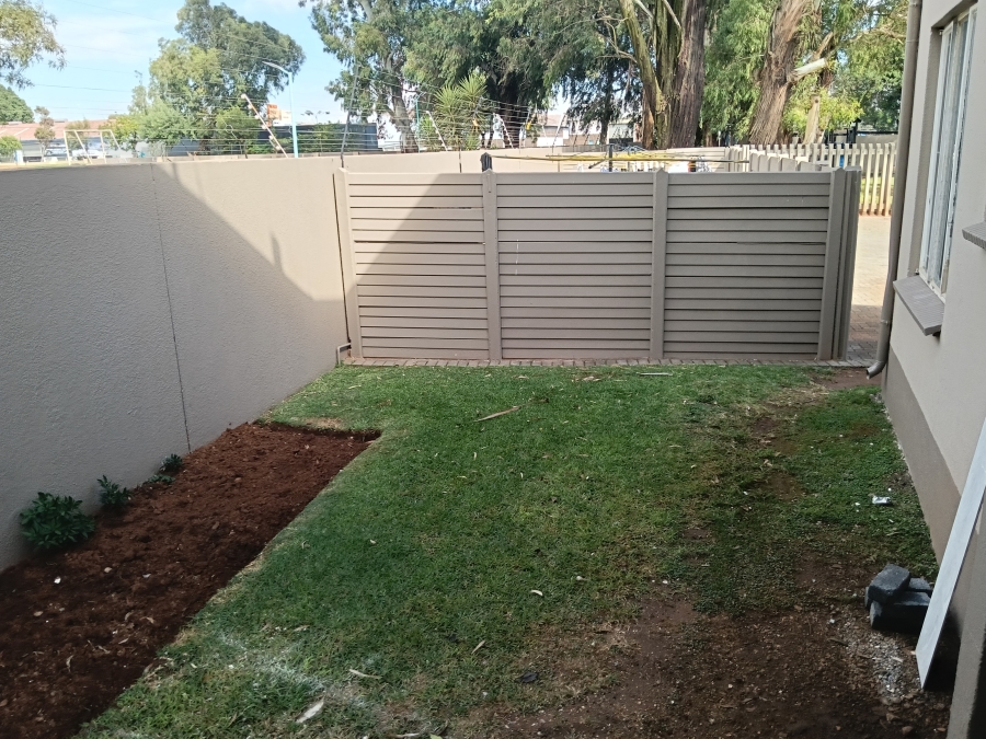 2 Bedroom Property for Sale in Lakefield Gauteng