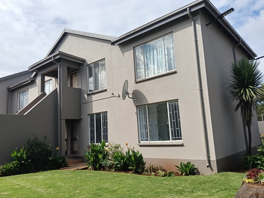 2 Bedroom Property for Sale in Lakefield Gauteng