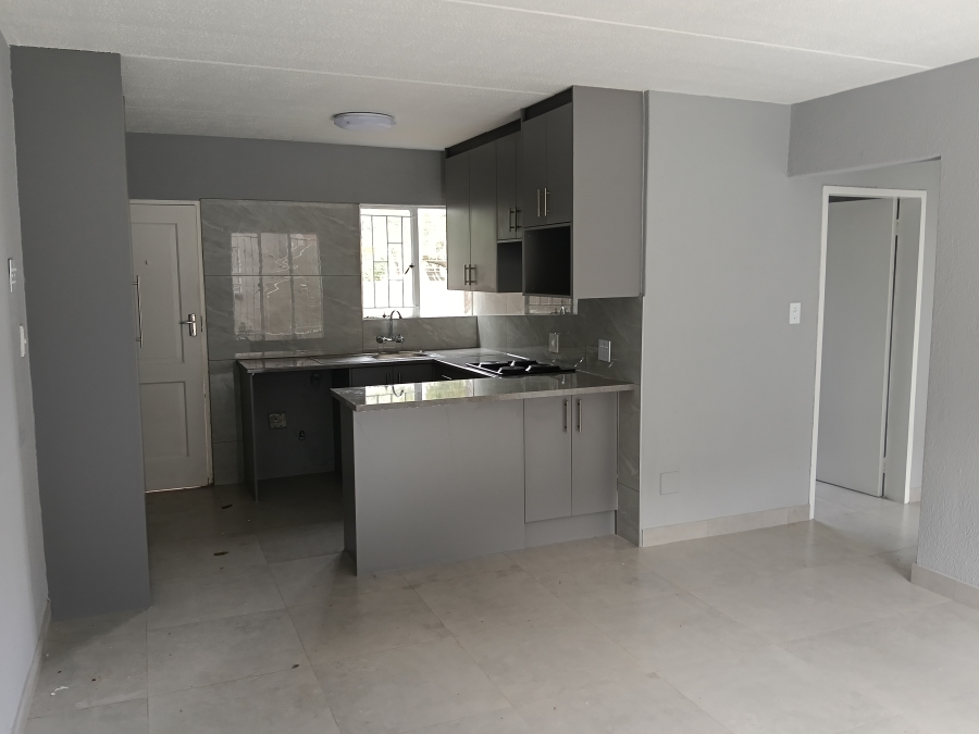 2 Bedroom Property for Sale in Lakefield Gauteng