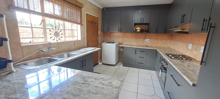 3 Bedroom Property for Sale in Brackendowns Gauteng