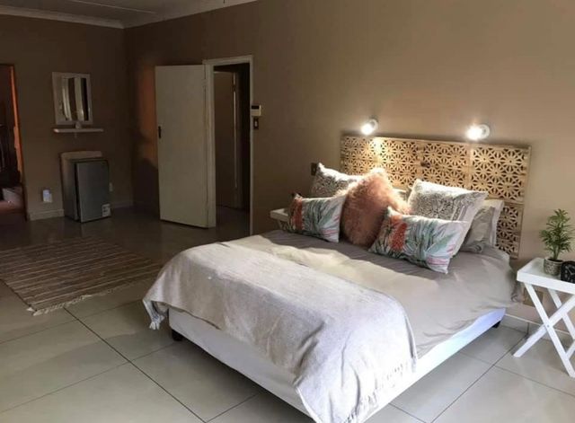 To Let 6 Bedroom Property for Rent in Three Rivers Gauteng