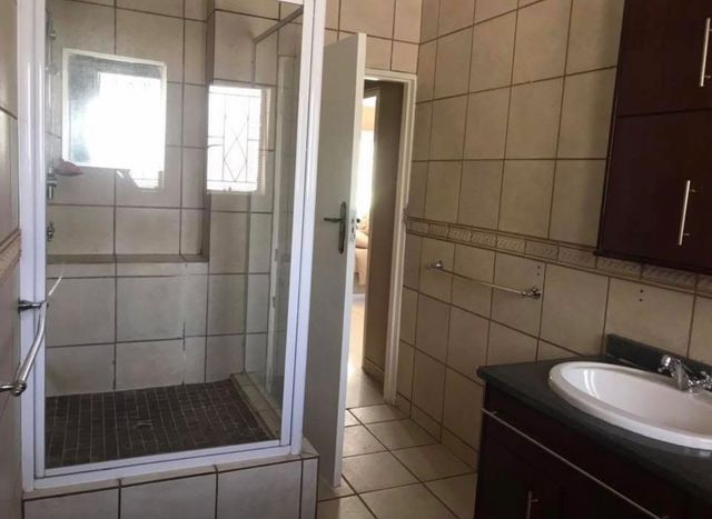 To Let 6 Bedroom Property for Rent in Three Rivers Gauteng
