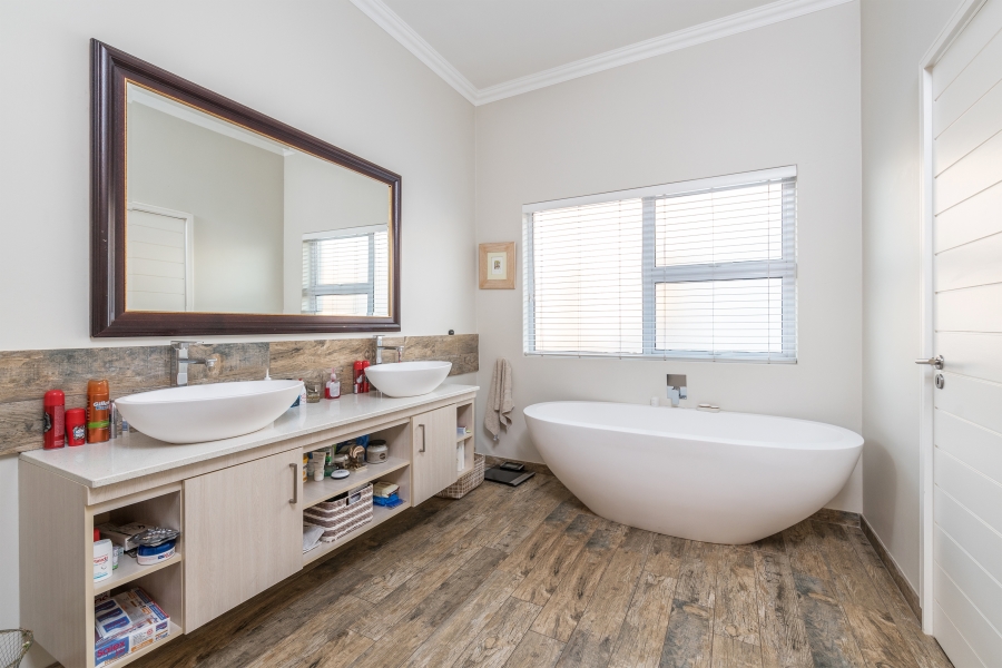 4 Bedroom Property for Sale in Waterfall Country Village Gauteng