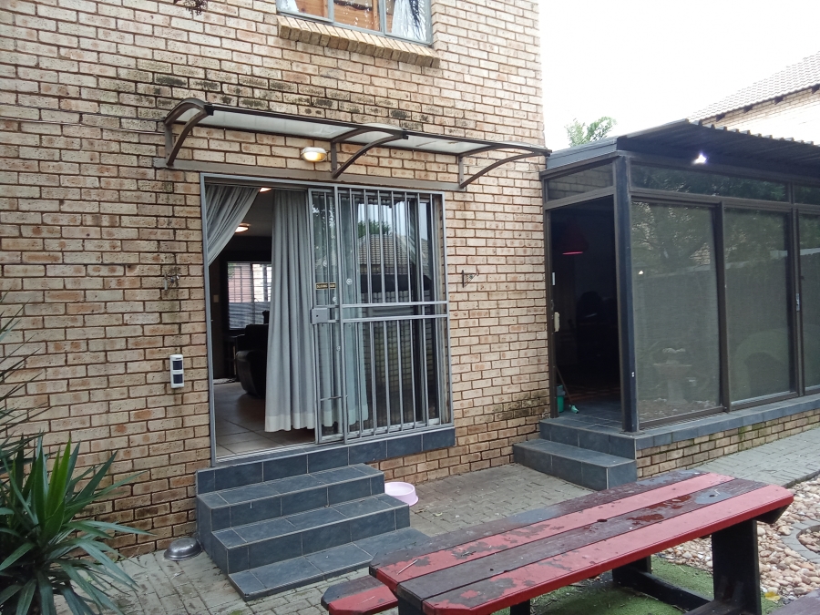 2 Bedroom Property for Sale in Allens Nek Gauteng