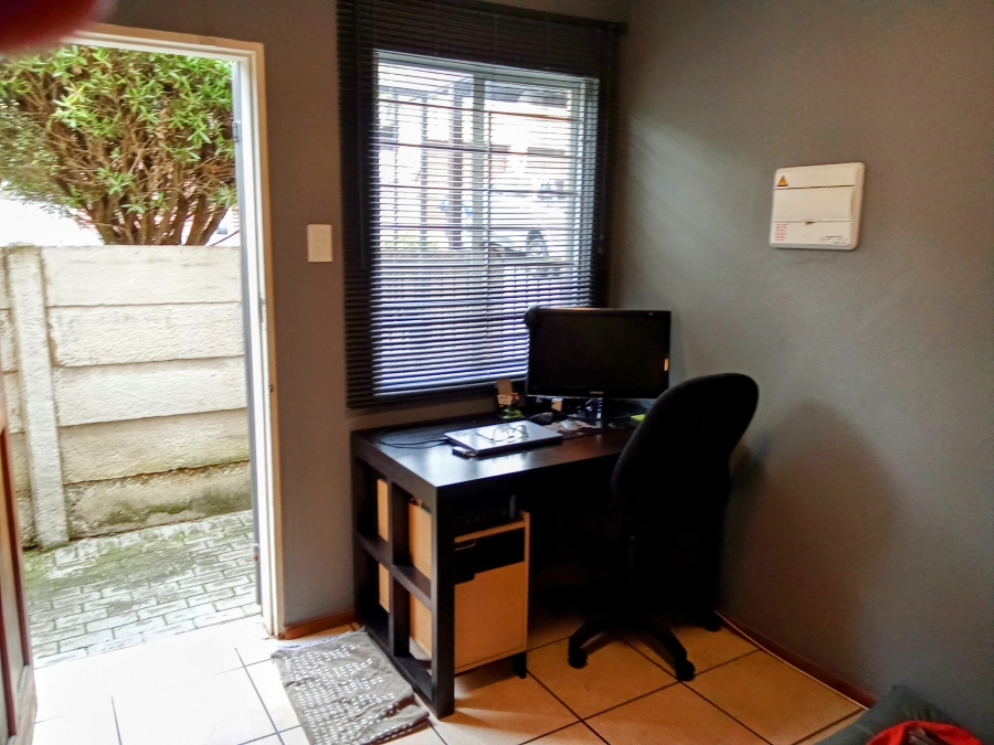 2 Bedroom Property for Sale in Allens Nek Gauteng