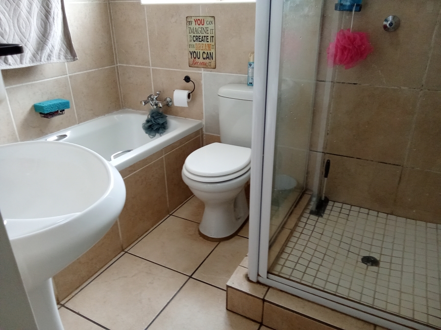 2 Bedroom Property for Sale in Allens Nek Gauteng