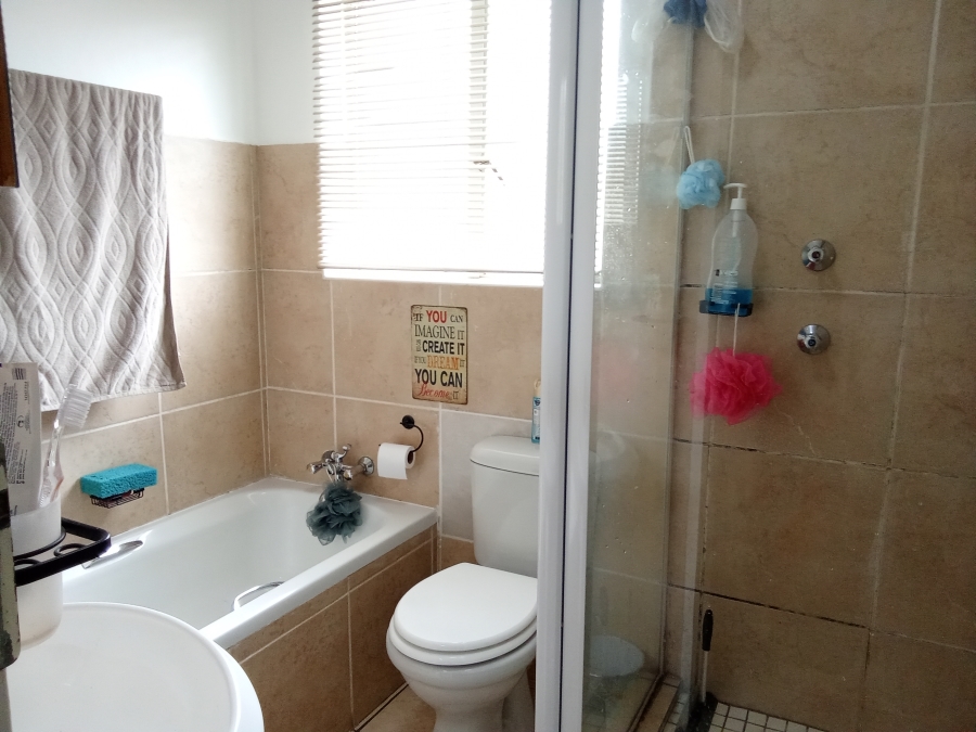 2 Bedroom Property for Sale in Allens Nek Gauteng