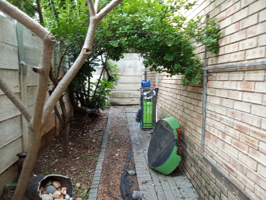 2 Bedroom Property for Sale in Allens Nek Gauteng