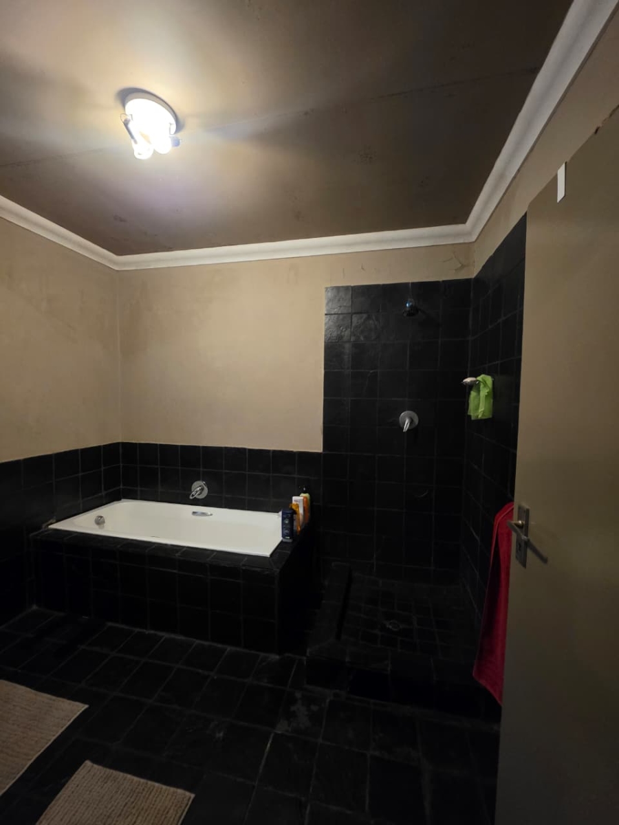 1 Bedroom Property for Sale in Carlswald Gauteng