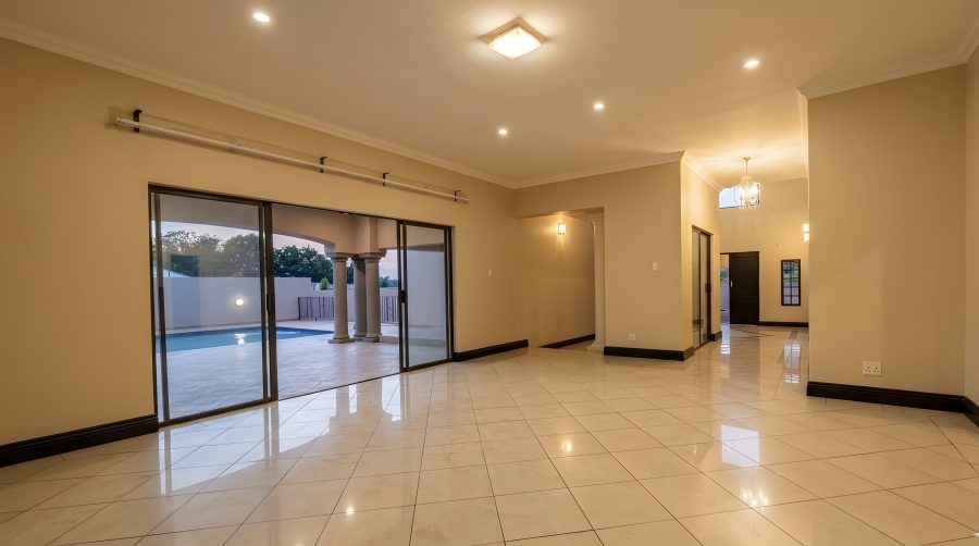 5 Bedroom Property for Sale in Lonehill Gauteng