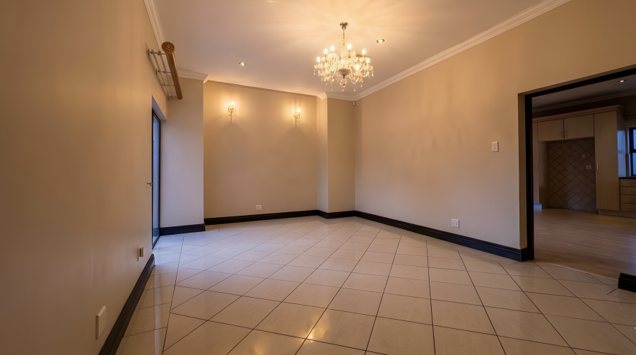 5 Bedroom Property for Sale in Lonehill Gauteng