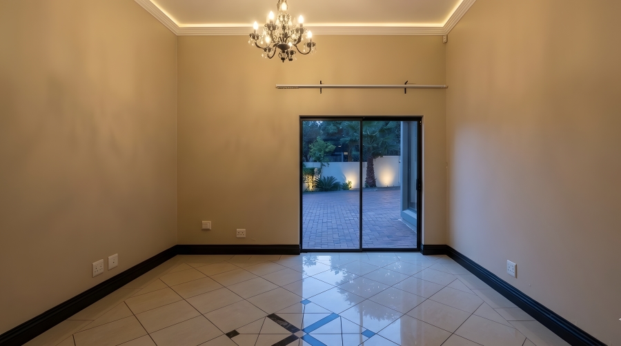 5 Bedroom Property for Sale in Lonehill Gauteng