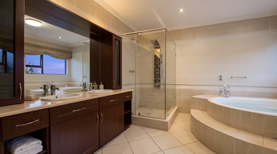 5 Bedroom Property for Sale in Lonehill Gauteng