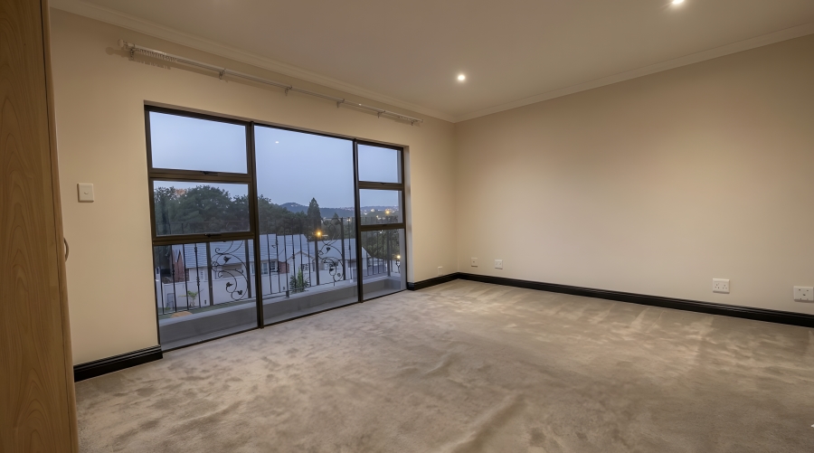 5 Bedroom Property for Sale in Lonehill Gauteng