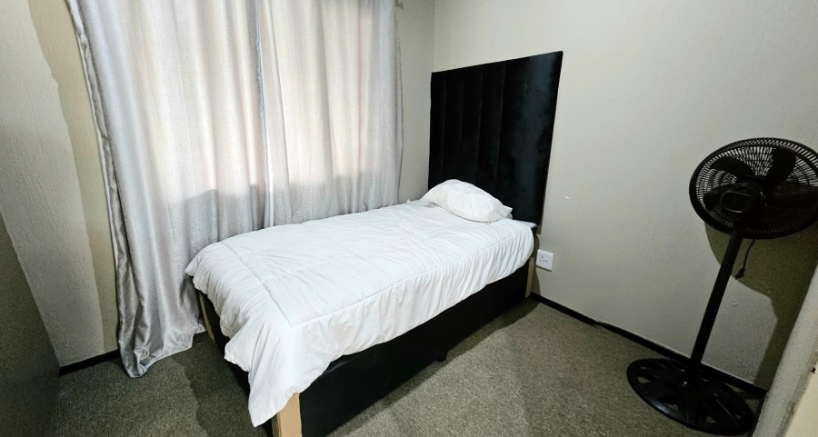 To Let 2 Bedroom Property for Rent in Broadacres Gauteng