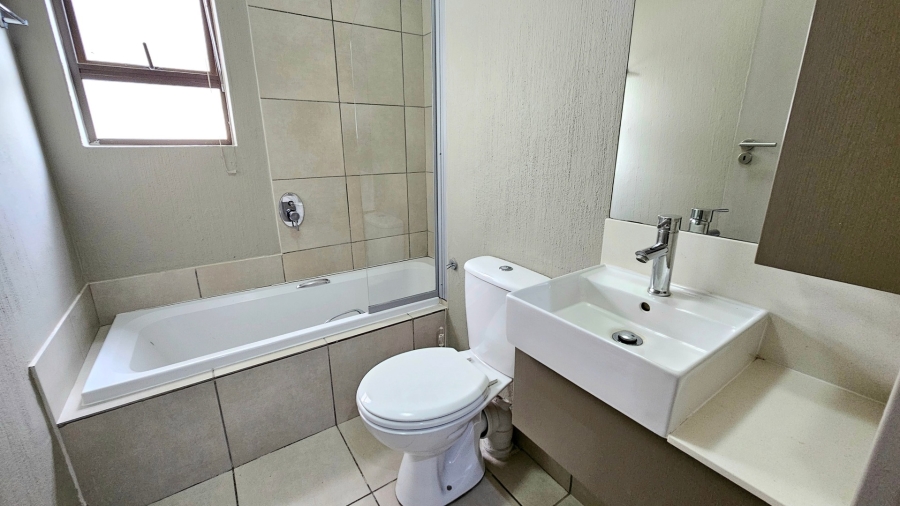To Let 2 Bedroom Property for Rent in Broadacres Gauteng