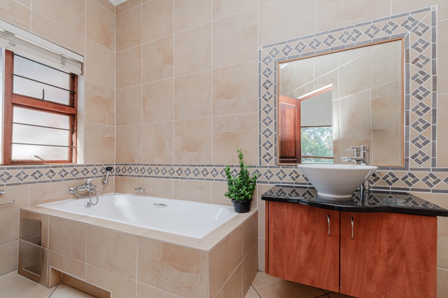To Let 5 Bedroom Property for Rent in Morningside Gauteng