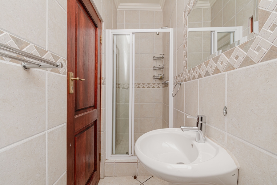 To Let 5 Bedroom Property for Rent in Morningside Gauteng