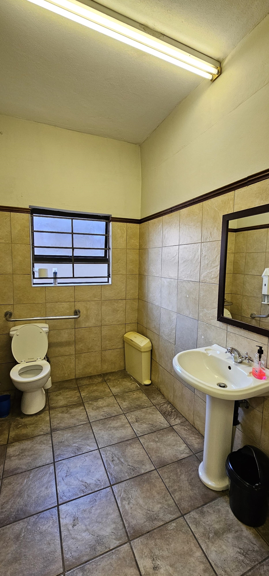 To Let Commercial Property for Rent in Eldoraigne Gauteng