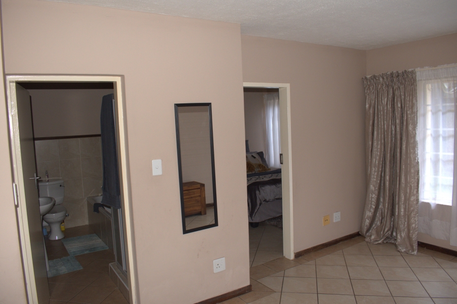 2 Bedroom Property for Sale in The Orchards Gauteng