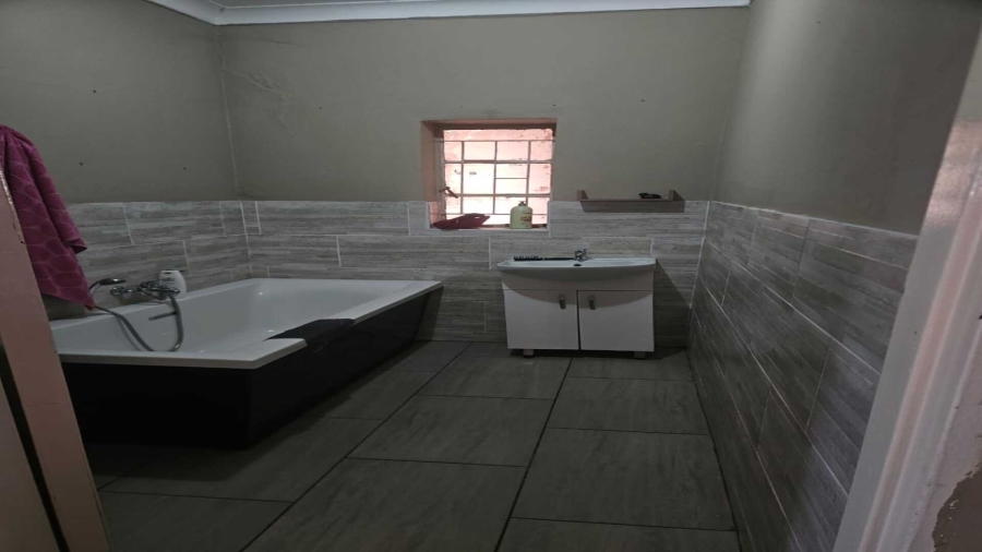 To Let 4 Bedroom Property for Rent in Houtkop A H Gauteng
