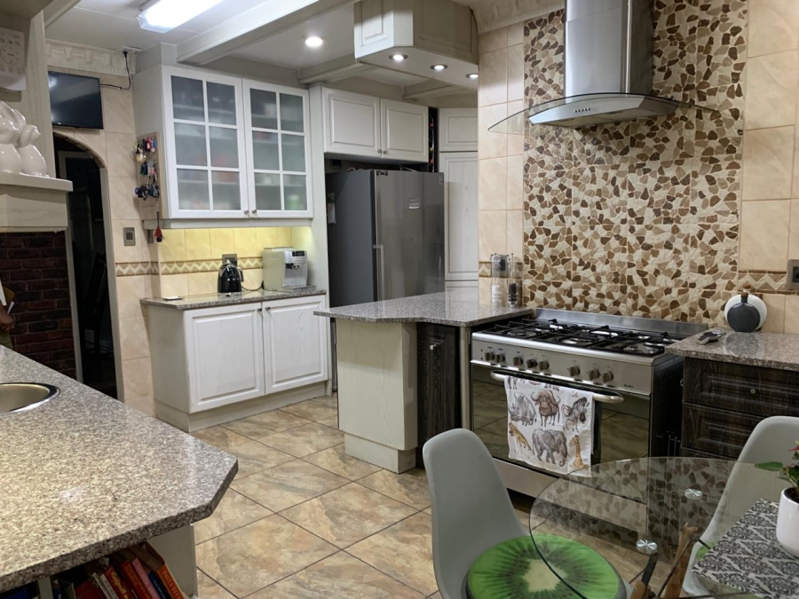 6 Bedroom Property for Sale in Vanderbijlpark SE 2 Gauteng