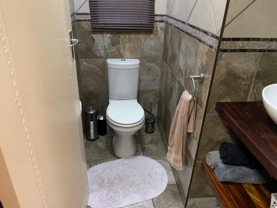 6 Bedroom Property for Sale in Vanderbijlpark SE 2 Gauteng