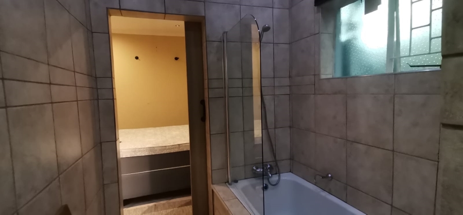 6 Bedroom Property for Sale in Vanderbijlpark SE 2 Gauteng