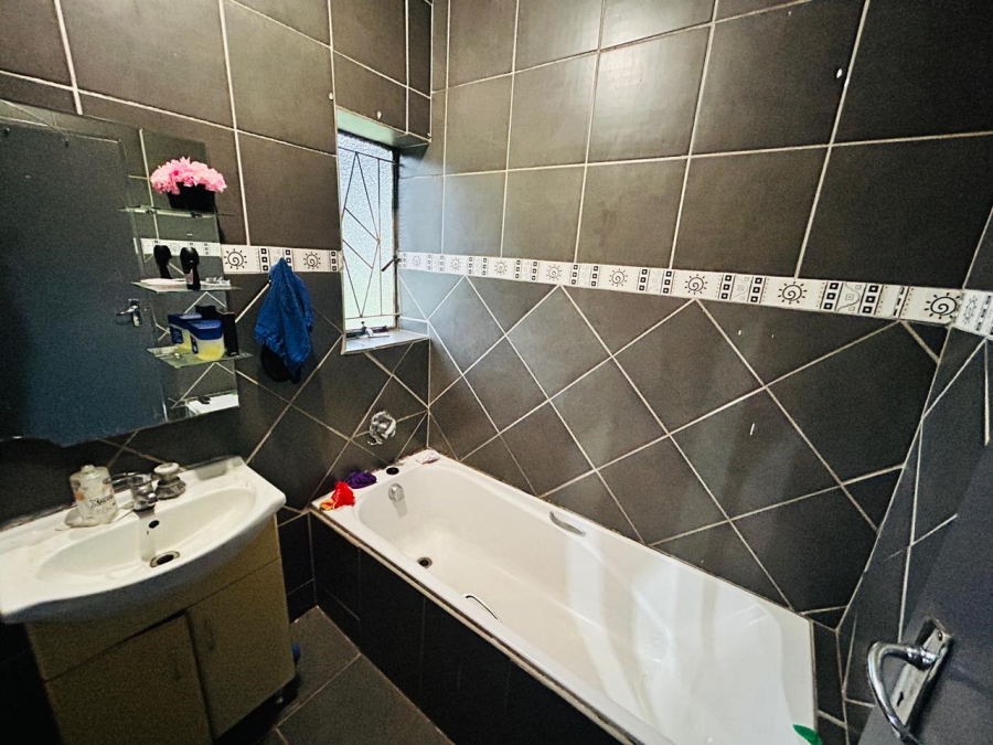 3 Bedroom Property for Sale in Vanderbijlpark Cw 6 Gauteng