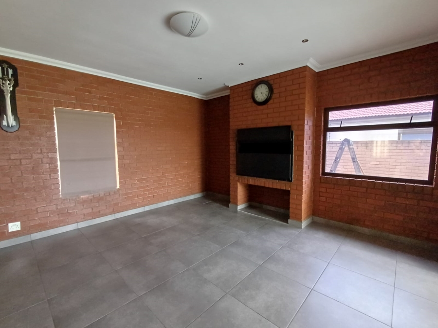 4 Bedroom Property for Sale in Vanderbijlpark SE 8 Gauteng