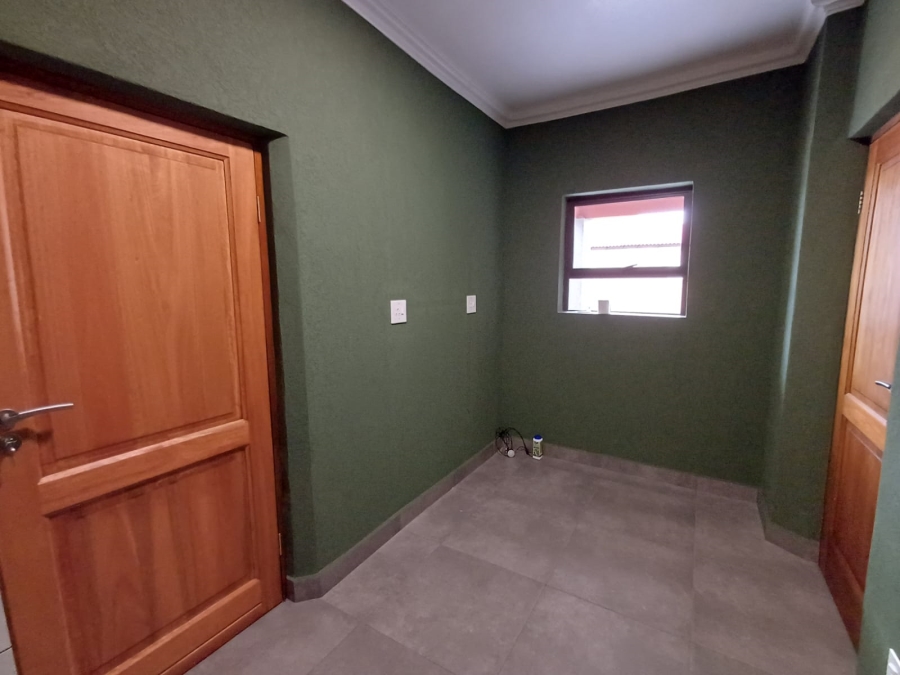 4 Bedroom Property for Sale in Vanderbijlpark SE 8 Gauteng