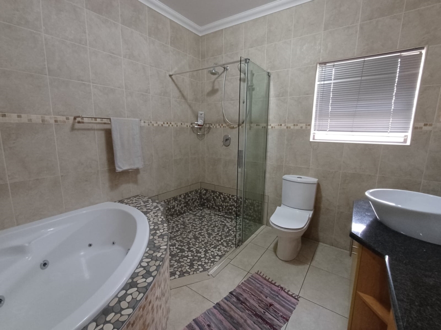 4 Bedroom Property for Sale in Vanderbijlpark SE 8 Gauteng