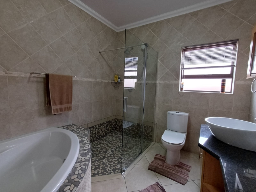 4 Bedroom Property for Sale in Vanderbijlpark SE 8 Gauteng