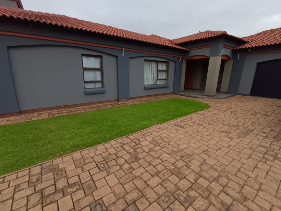 4 Bedroom Property for Sale in Vanderbijlpark SE 8 Gauteng